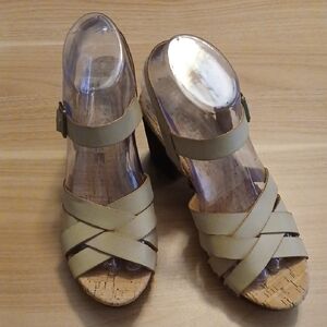 Korks "Naomi" Cream Sandals in Size 7M